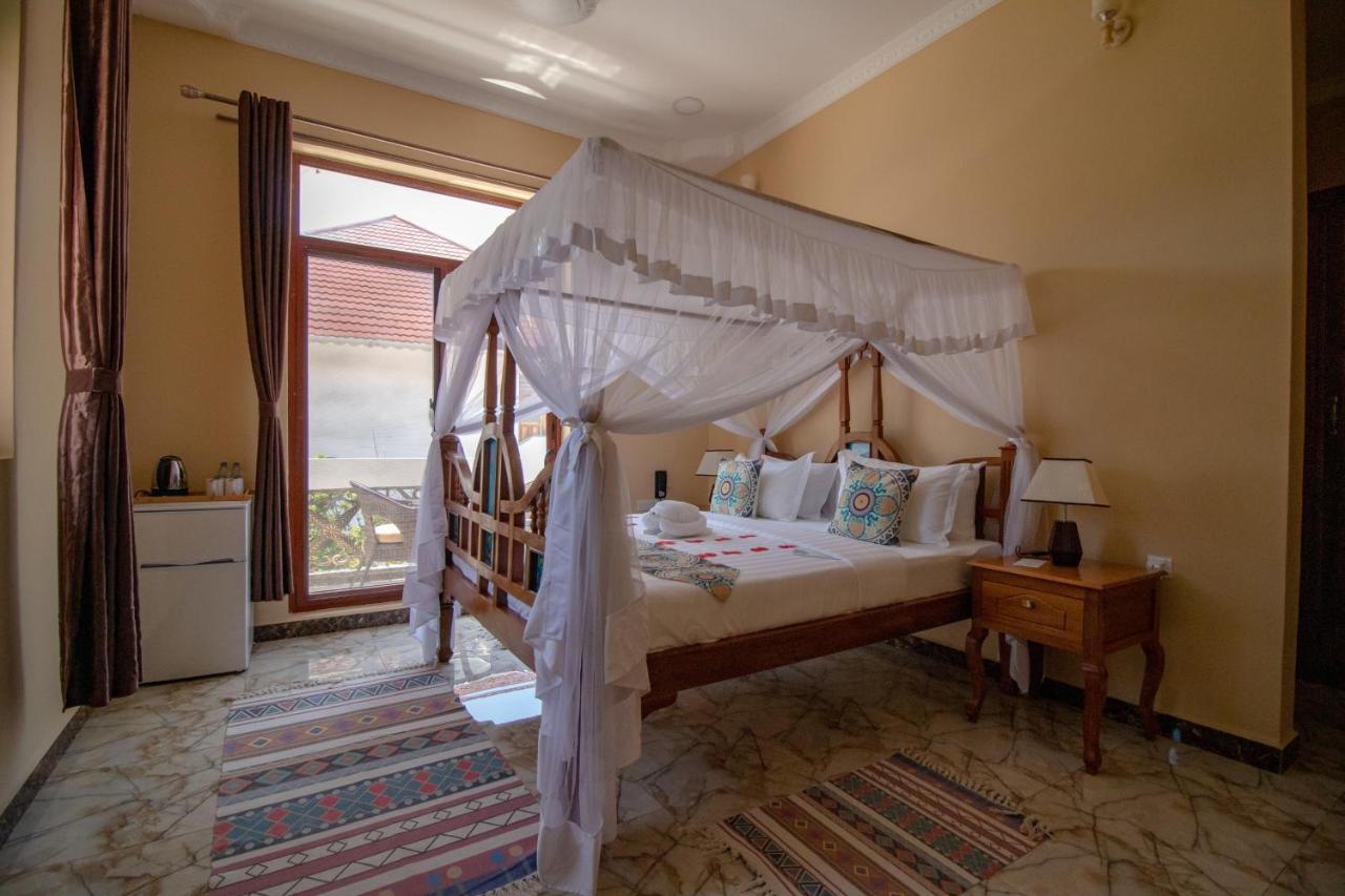 Sunny Palms Beach Bungalows Uroa Εξωτερικό φωτογραφία