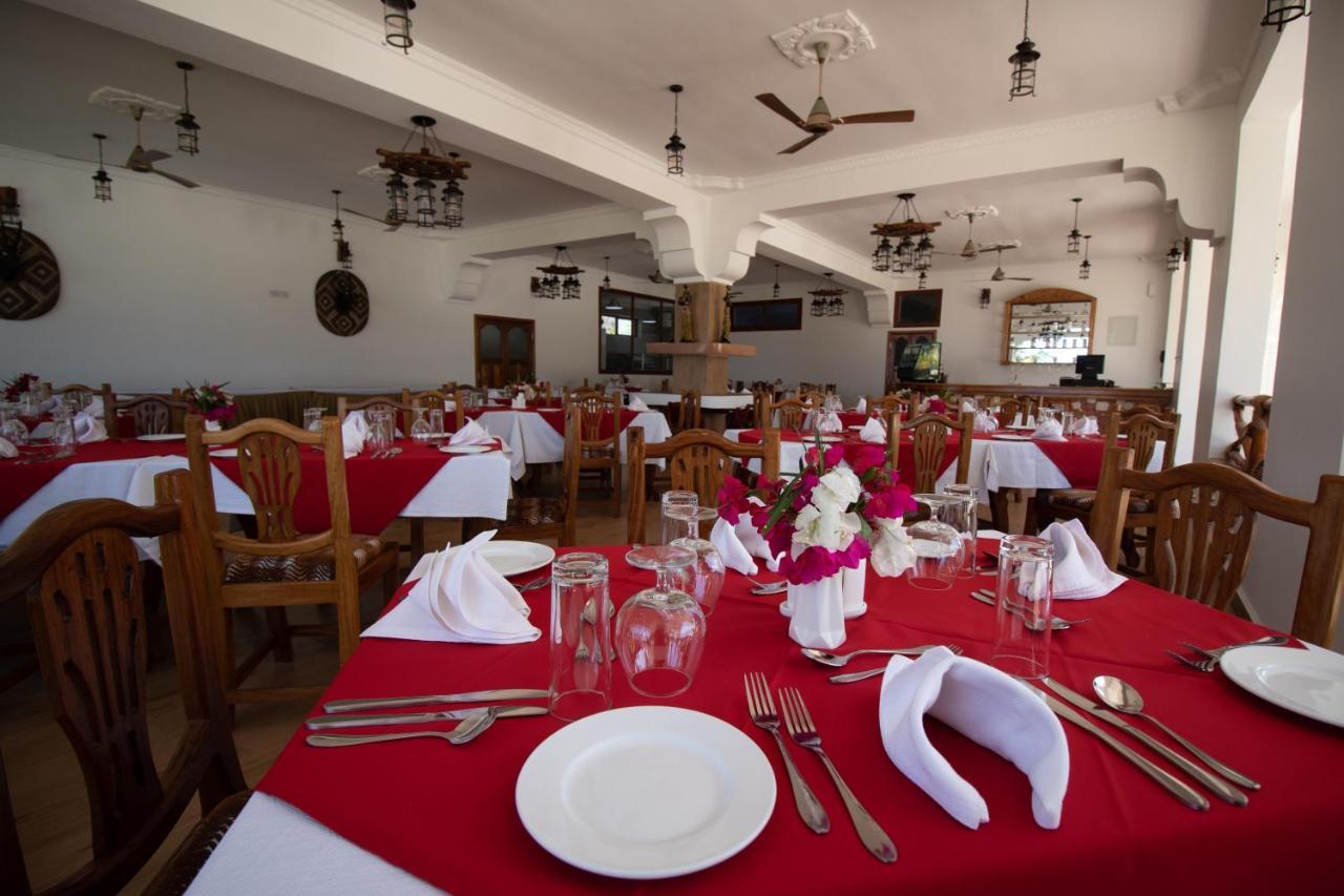 Sunny Palms Beach Bungalows Uroa Εξωτερικό φωτογραφία